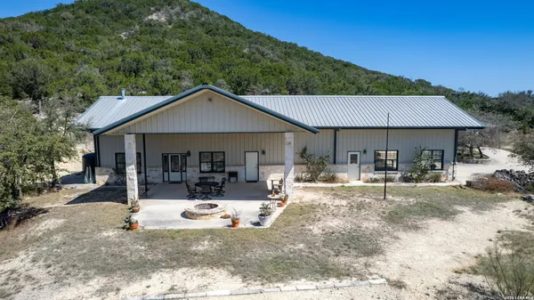 $749,900 | 190 Fm 2748, Concan, TX 78838