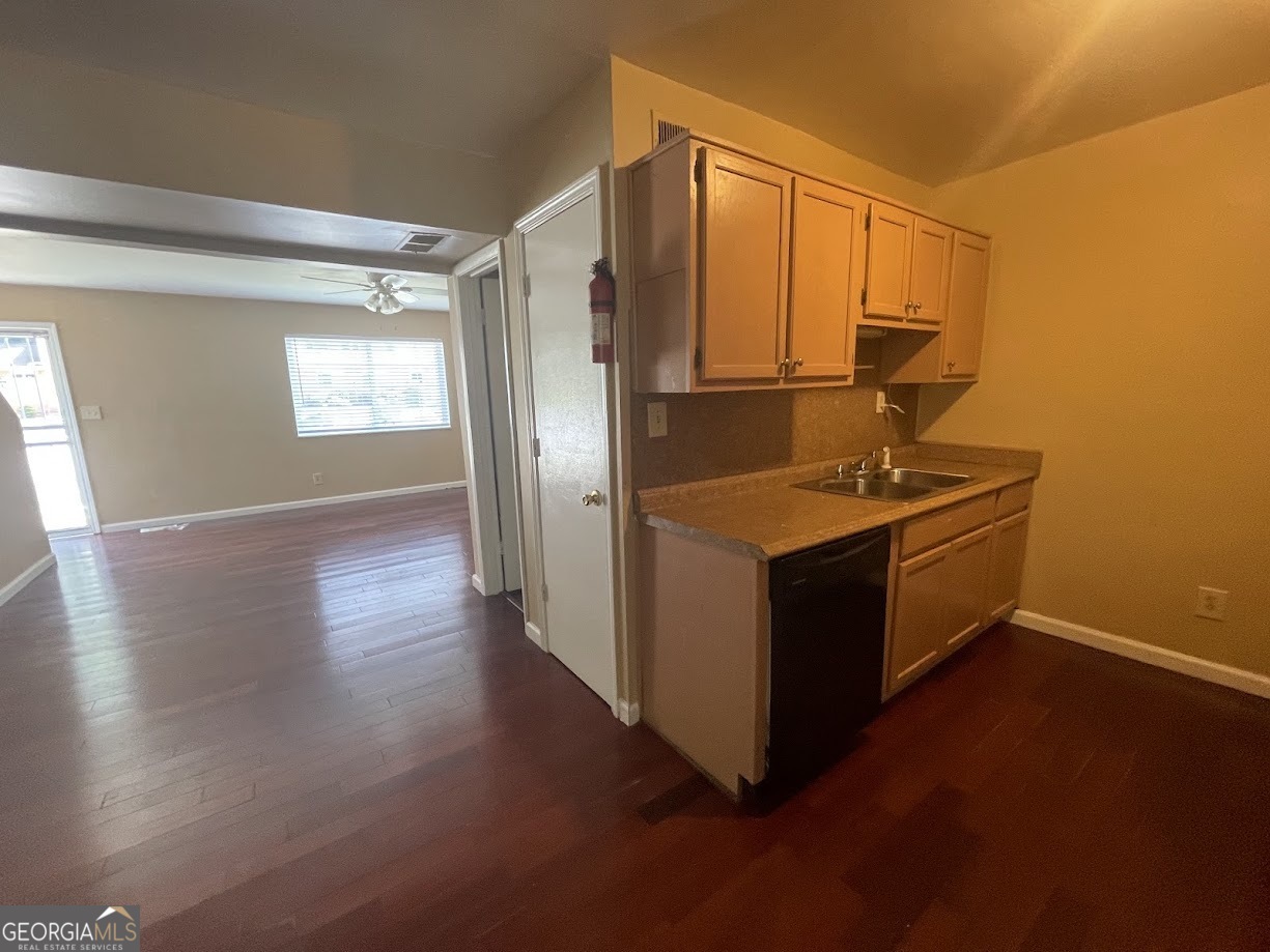 405 Fairburn Road Southwest, Unit 27 Atlanta, GA 30331 - Photo 4 of 12