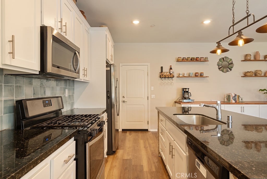 829 South Pine Avenue Rialto, CA 92376 - Photo 31 of 48 Stainless steel appliances.