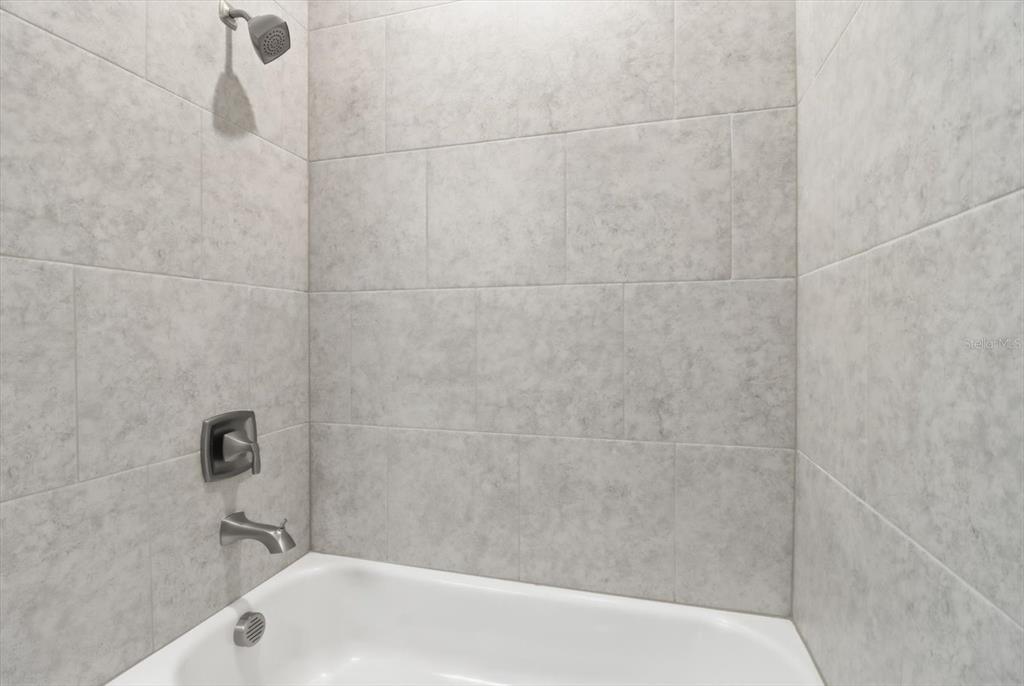 6349 Southwest 134th Loop Ocala, FL 34473 - Photo 29 of 45 a bathroom with a tub