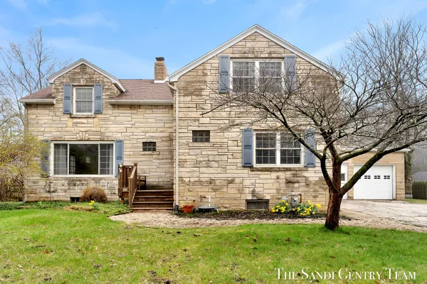 $425,000 | 15008 Lakeshore Avenue, Grand Haven, MI 49417