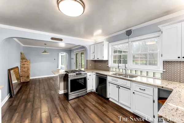 $425,000 | 15008 Lakeshore Avenue, Grand Haven, MI 49417