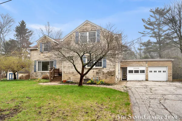 $425,000 | 15008 Lakeshore Avenue, Grand Haven, MI 49417