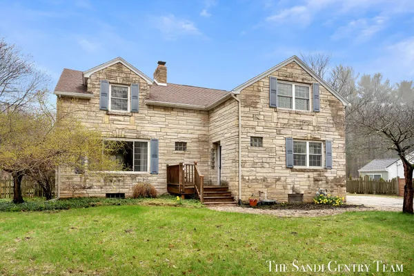 $425,000 | 15008 Lakeshore Avenue, Grand Haven, MI 49417