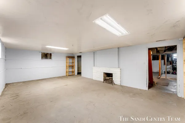 $425,000 | 15008 Lakeshore Avenue, Grand Haven, MI 49417