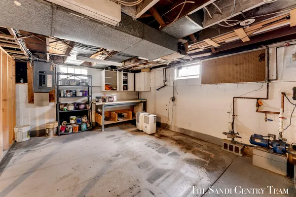 $425,000 | 15008 Lakeshore Avenue, Grand Haven, MI 49417