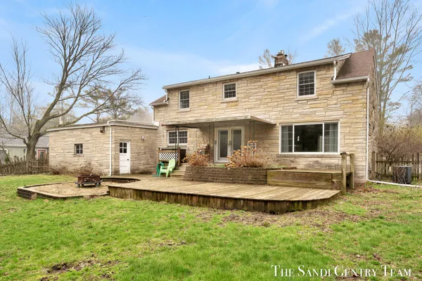 $425,000 | 15008 Lakeshore Avenue, Grand Haven, MI 49417
