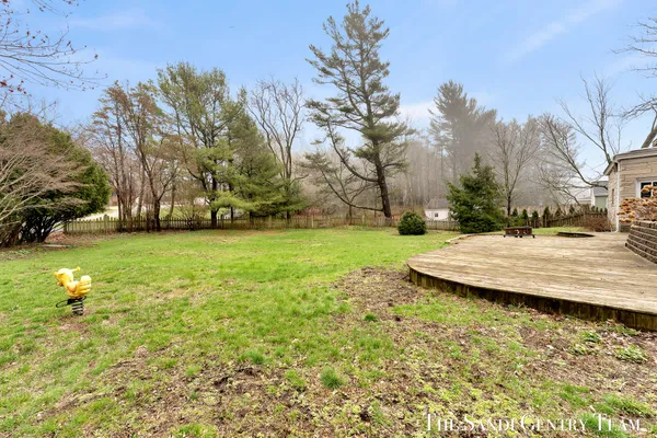 $425,000 | 15008 Lakeshore Avenue, Grand Haven, MI 49417