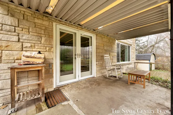 $425,000 | 15008 Lakeshore Avenue, Grand Haven, MI 49417