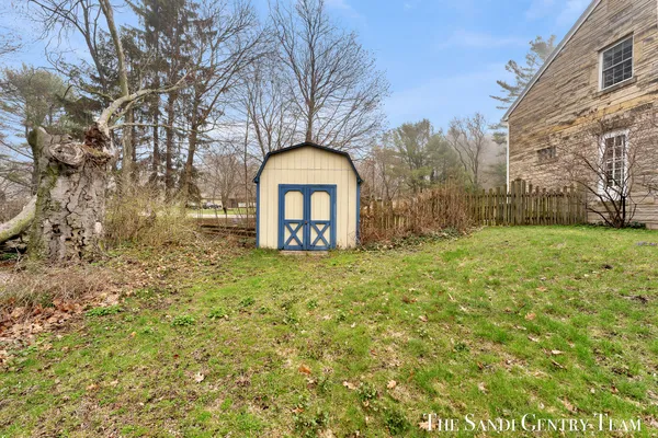 $425,000 | 15008 Lakeshore Avenue, Grand Haven, MI 49417