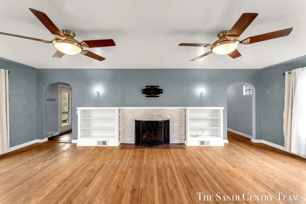 $425,000 | 15008 Lakeshore Avenue, Grand Haven, MI 49417