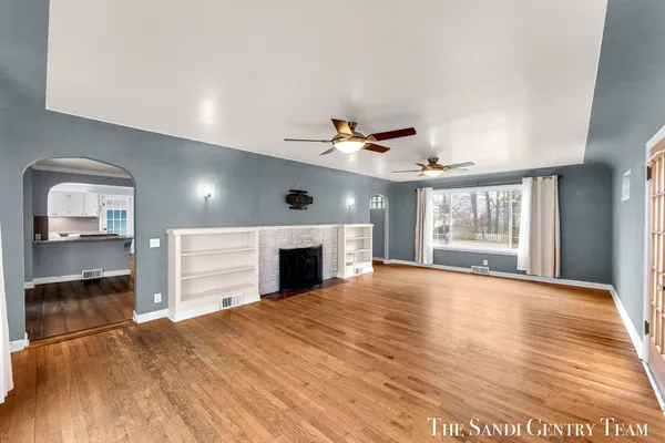 $425,000 | 15008 Lakeshore Avenue, Grand Haven, MI 49417