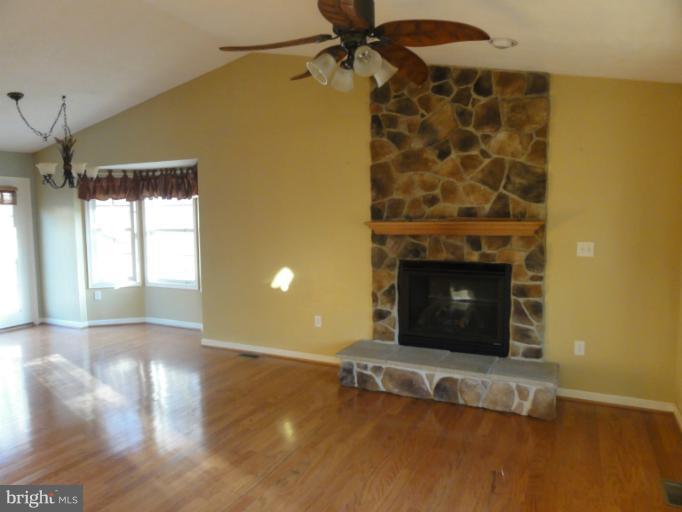 205 Lookout Point Way Linden, VA 22642 - Photo 3 of 22 Living Room