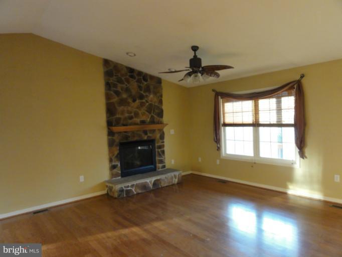 205 Lookout Point Way Linden, VA 22642 - Photo 4 of 22 Living Room