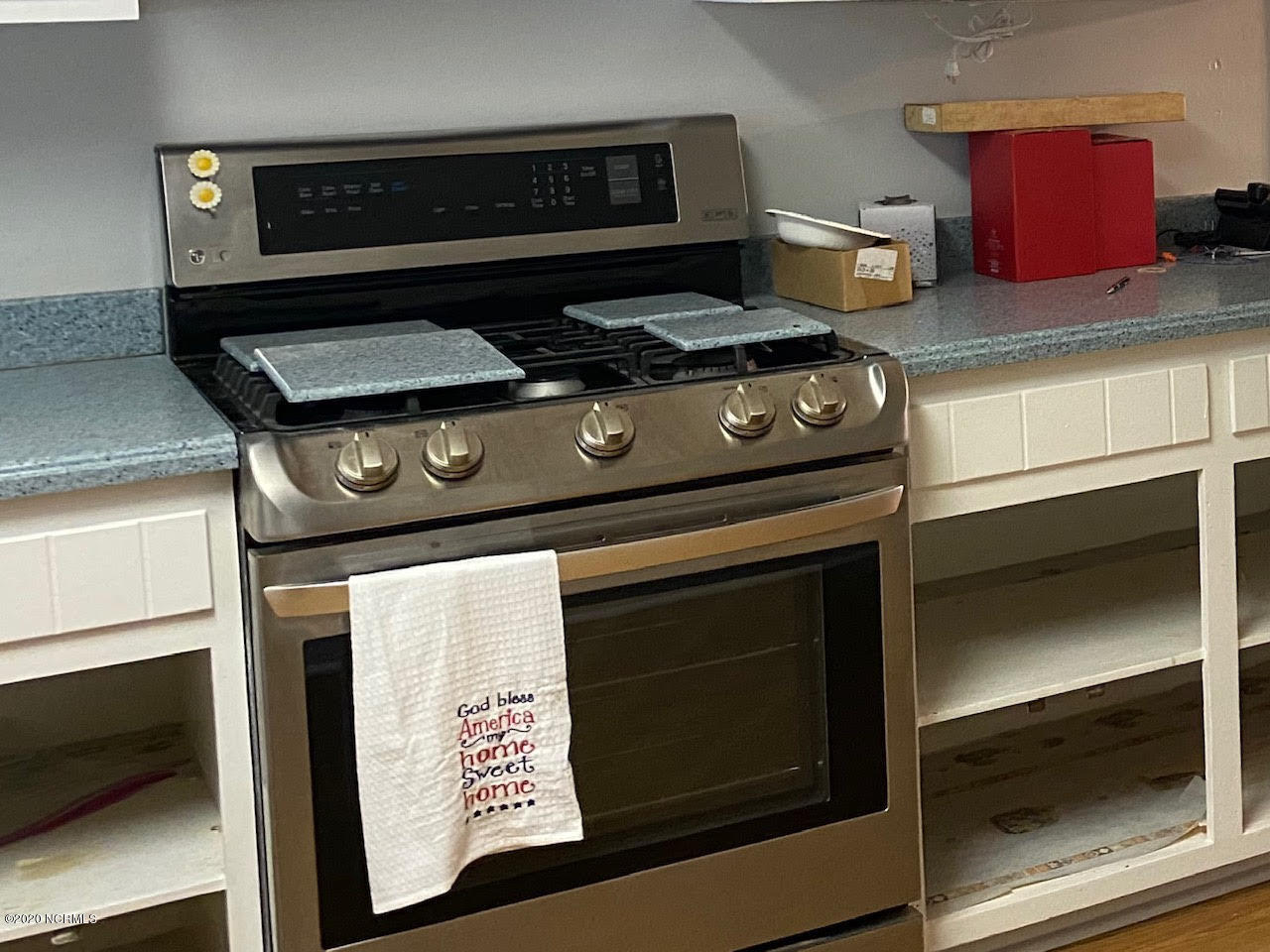 3602 Yarmouth Road New Bern, NC 28562 - Photo 6 of 31 Gas Stove