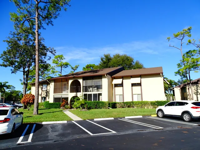 $1,700 | 409 Pine Glen Lane, Unit A2, Greenacres, FL 33463