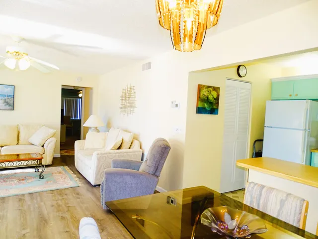 $1,700 | 409 Pine Glen Lane, Unit A2, Greenacres, FL 33463