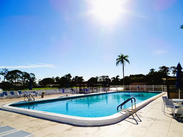 $1,700 | 409 Pine Glen Lane, Unit A2, Greenacres, FL 33463