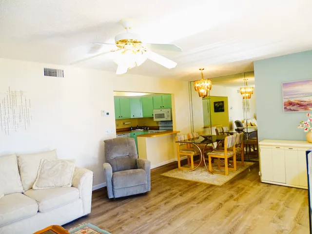 $1,700 | 409 Pine Glen Lane, Unit A2, Greenacres, FL 33463