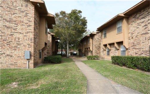 506 North McKinney Street Sweeny, TX 77480 - Photo 2 of 6