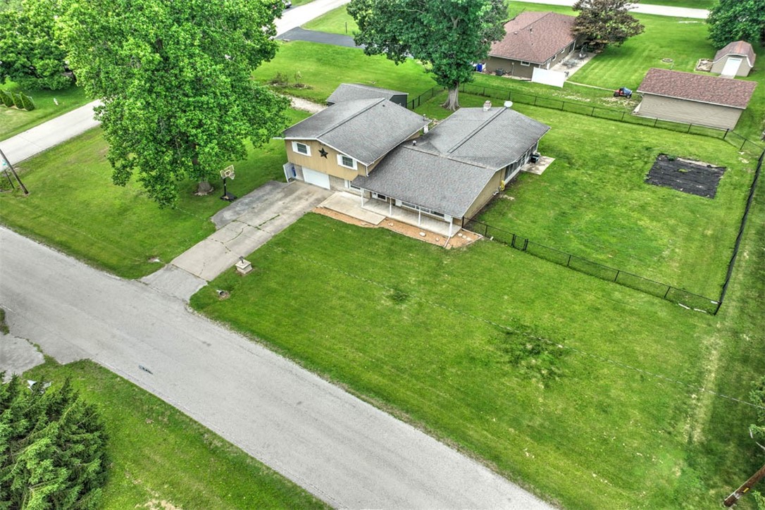 76 Valley Drive Decatur, IL 62526 - Photo 3 of 32