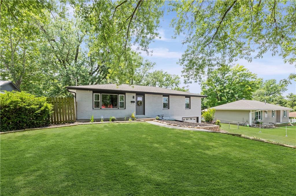 13101 Northwest Porter Road Parkville, MO 64152 - Photo 2 of 44