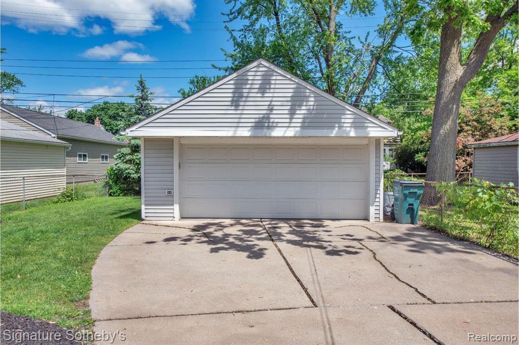 2360 Cambridge Road Berkley, MI 48072 - Photo 26 of 28