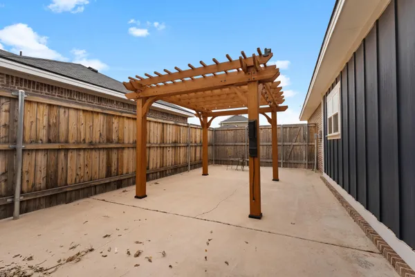 $2,400 | 10928 Norwich Avenue, Lubbock, TX 79424