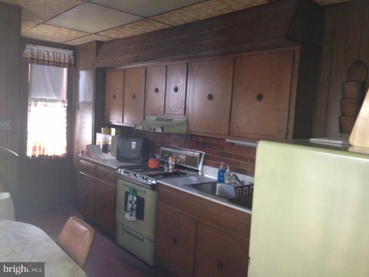 914 Robeson Street Reading, PA 19604 - Photo 4 of 4 Kitchen