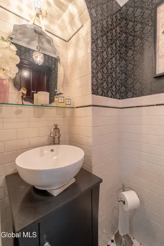 $299,900 | 10 North Boulevard, Gloversville, NY 12078