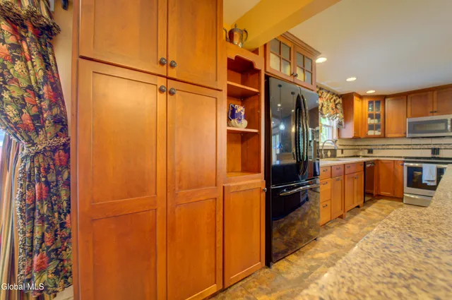 $299,900 | 10 North Boulevard, Gloversville, NY 12078