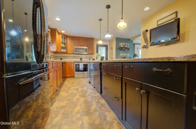 $299,900 | 10 North Boulevard, Gloversville, NY 12078