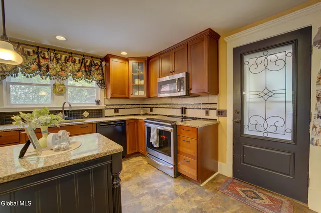 $299,900 | 10 North Boulevard, Gloversville, NY 12078