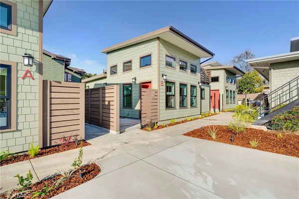 $2,785 | 127 East Foothill Boulevard, Unit A, Glendora, CA 91741
