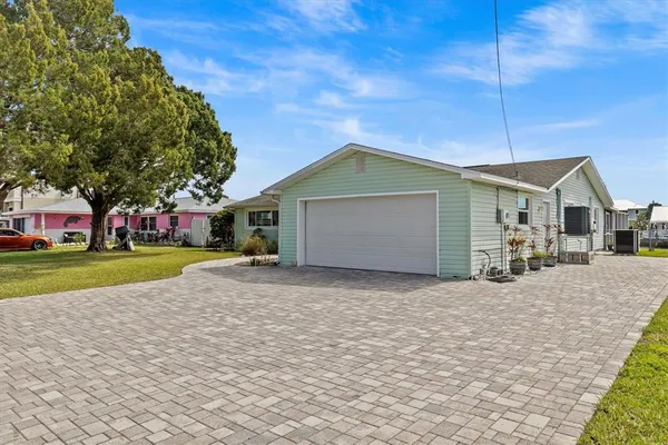 $574,900 | 3328 Gulfview Drive, Hernando Beach, FL 34607