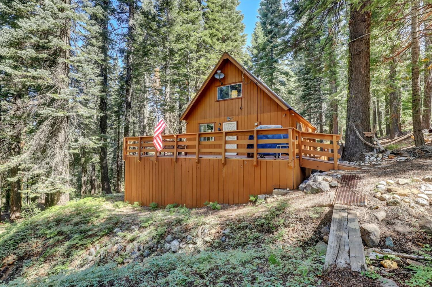 351 Silver Tip Springs Road Strawberry Valley, CA 95981 - Photo 50 of 57 a view of a backyard of the house
