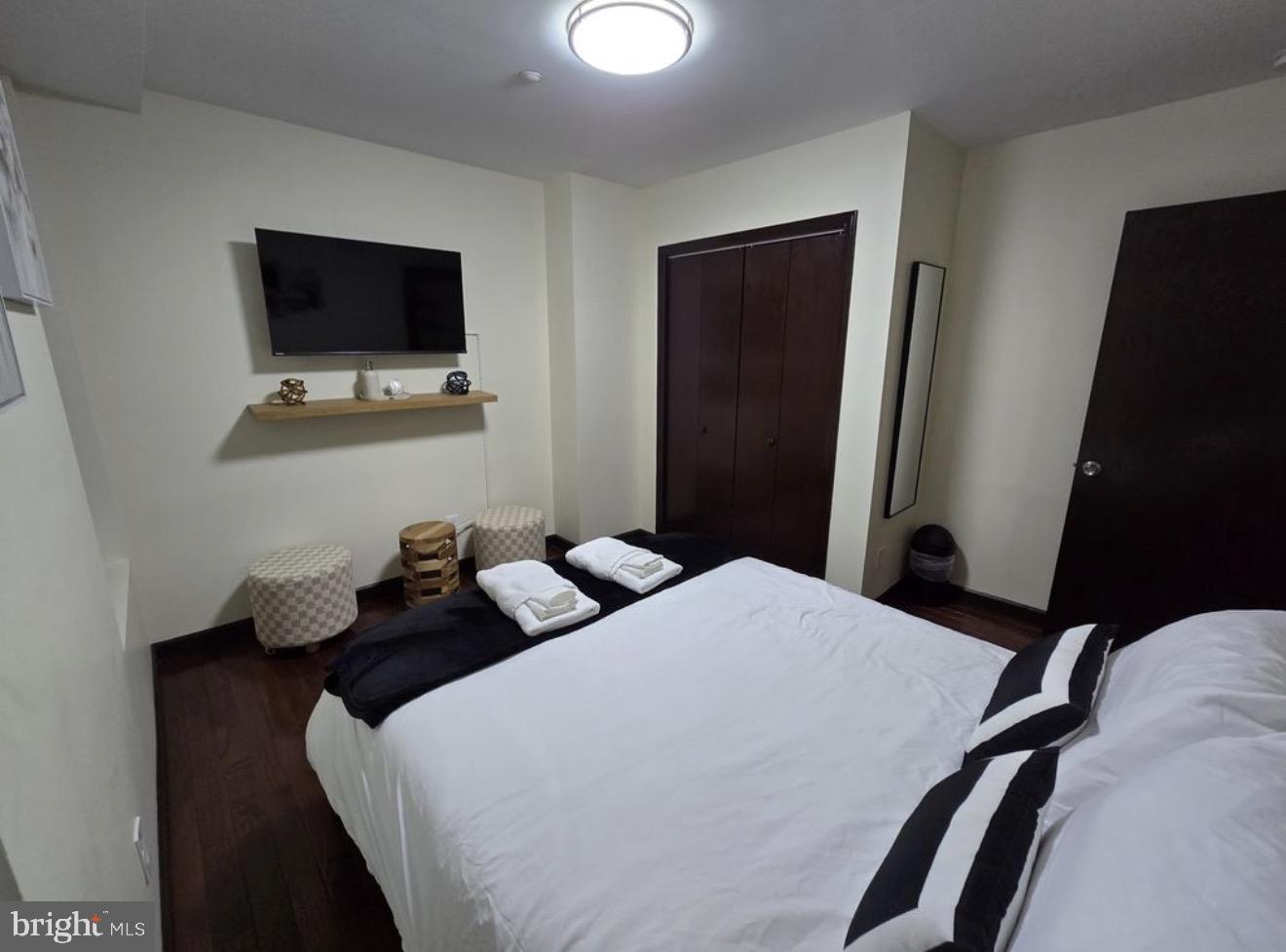 230 Market Street, Unit 4 Philadelphia, PA 19106 - Photo 5 of 10 a bedroom with a bed and a flat screen tv