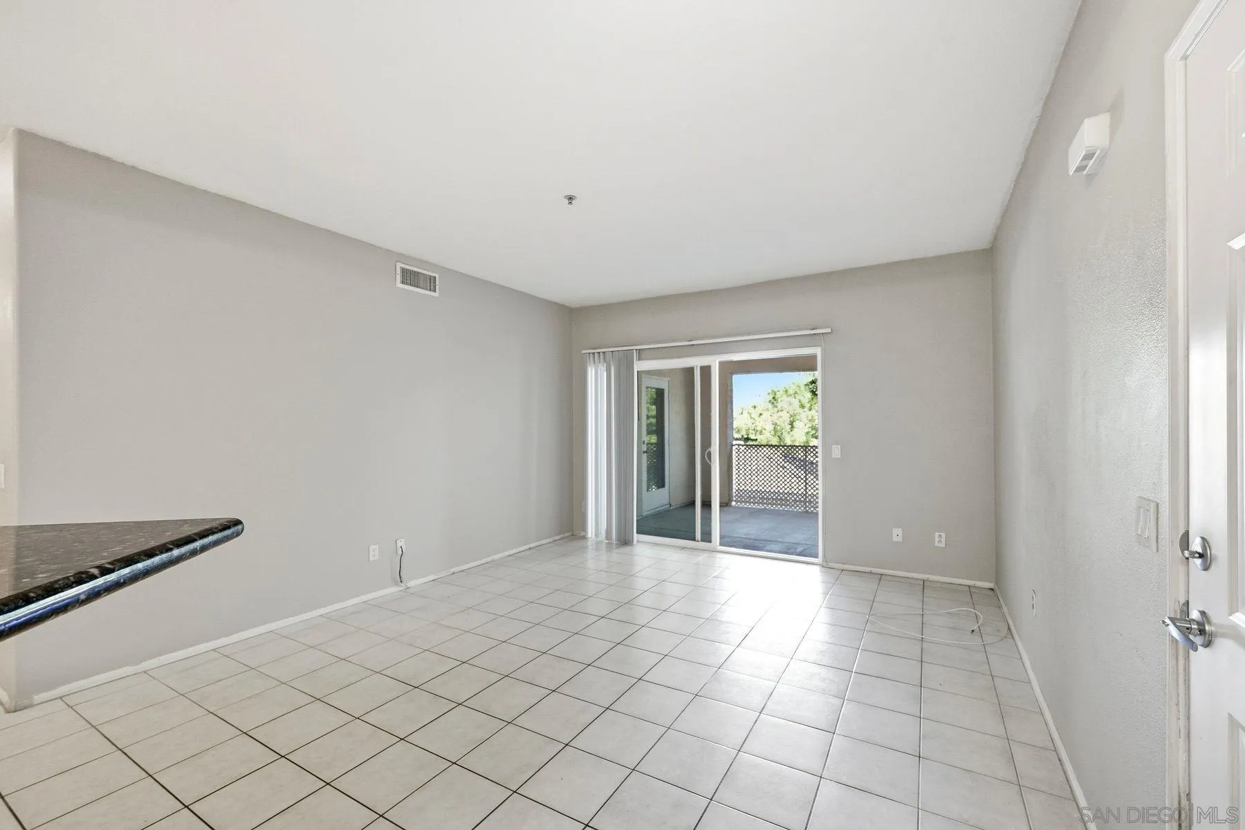 31369 David Temecula, CA 92592 - Photo 4 of 32