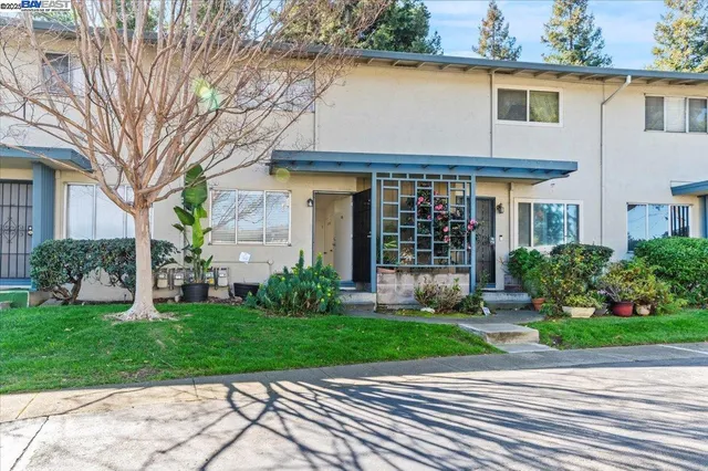 $439,000 | 462 Craven Court, Hayward, CA 94541