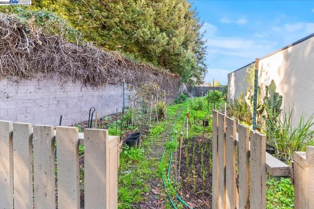 $439,000 | 462 Craven Court, Hayward, CA 94541