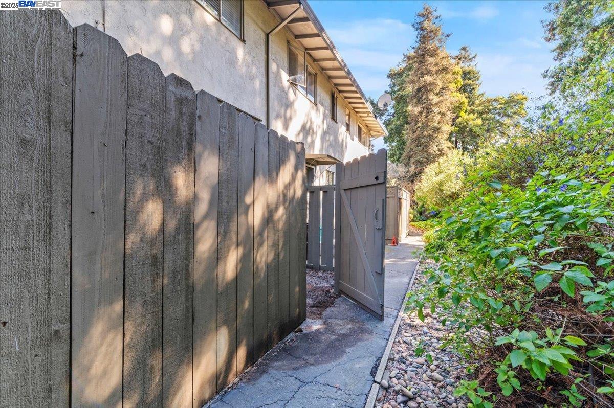 462 Craven Court Hayward, CA 94541 - Photo 17 of 50 a view of a pathway of a building