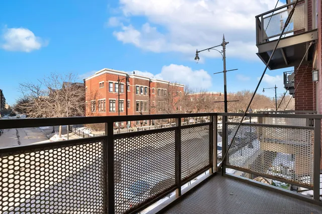 $2,350 | 1515 South Halsted Street, Unit 204, Chicago, IL 60607