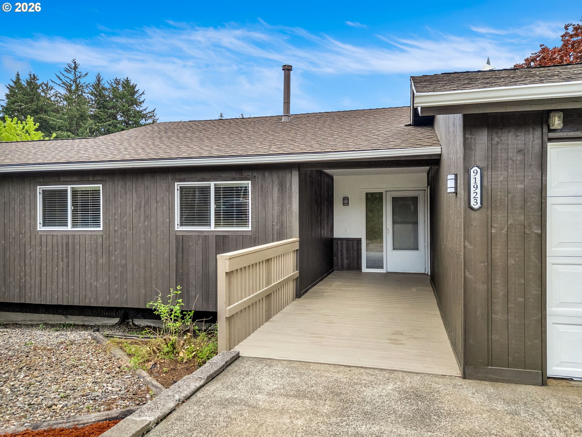 91923 Ridge Road Warrenton, OR 97146 - Photo 2 of 35 a front view of a house with garden