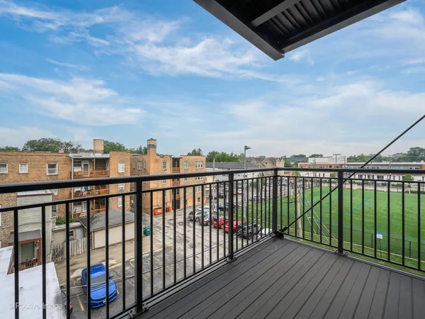 $2,295 | 261 Washington Boulevard, Unit 403, Oak Park, IL 60302