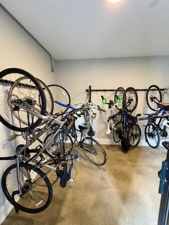 $2,295 | 261 Washington Boulevard, Unit 403, Oak Park, IL 60302