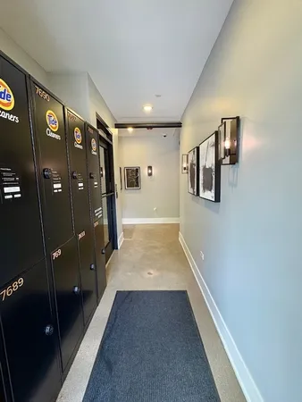 $2,295 | 261 Washington Boulevard, Unit 403, Oak Park, IL 60302