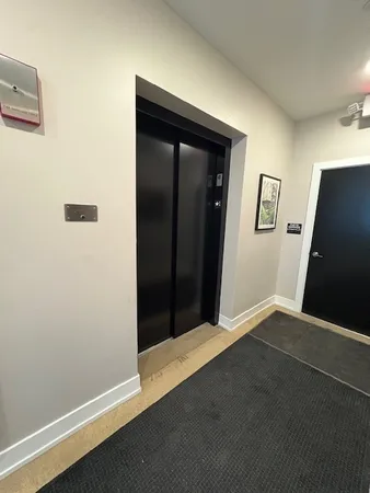 $2,295 | 261 Washington Boulevard, Unit 403, Oak Park, IL 60302