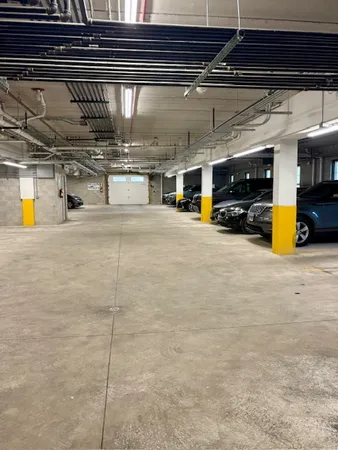 $2,295 | 261 Washington Boulevard, Unit 403, Oak Park, IL 60302