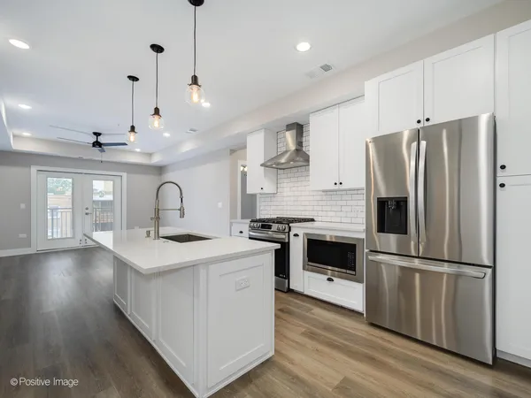 $2,295 | 261 Washington Boulevard, Unit 403, Oak Park, IL 60302