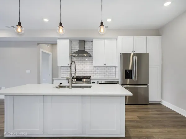 $2,295 | 261 Washington Boulevard, Unit 403, Oak Park, IL 60302